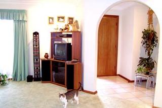 Lounge to entrance (2003-01-29)