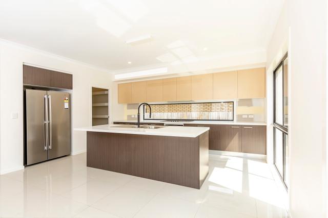 room 4/13 Breton Street, QLD 4109
