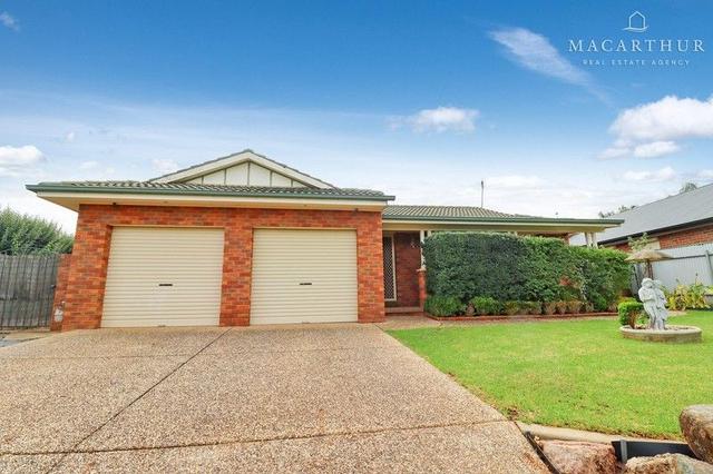 28 Roberts Way, NSW 2650