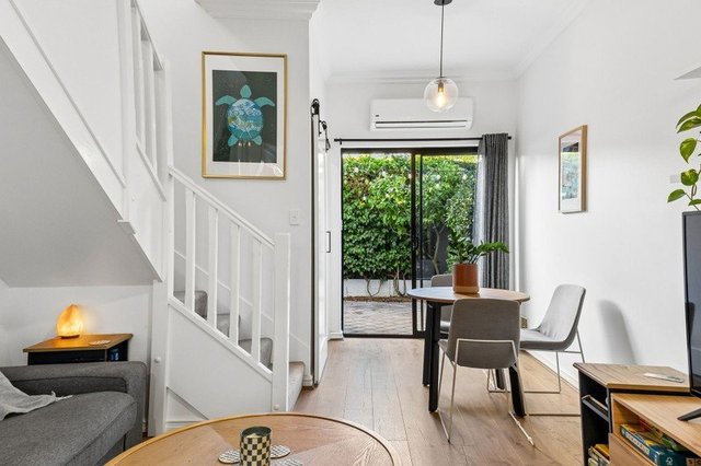 2/137 Roberts Road, WA 6008