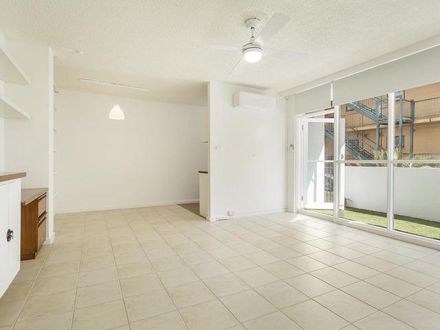 1D/12 Marine Parade, VIC 3182