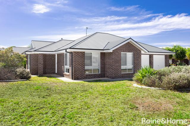 76 Messenger Ave, NSW 2650