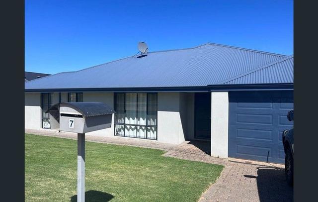 7 Sandalwood Place, WA 6390