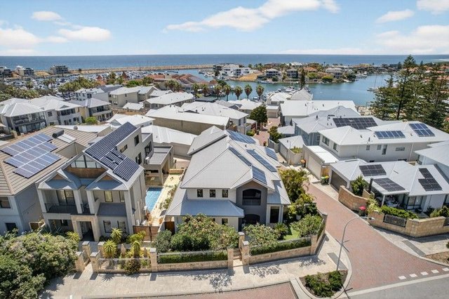 21 Torquay Pass, WA 6030