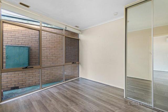 3/30 Chifley Avenue, VIC 3018