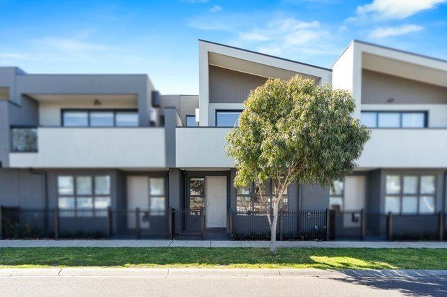 2/10 Mackillop Street, VIC 3064