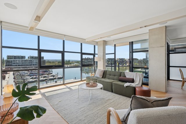 12/27 Eastlake Parade, ACT 2604