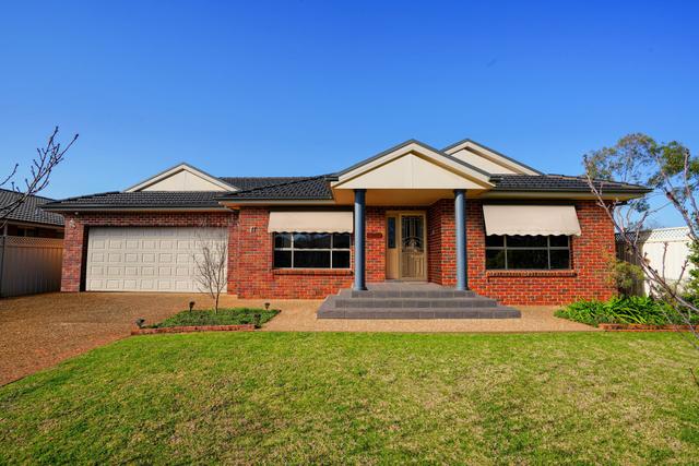 17 Simona Close, NSW 2680