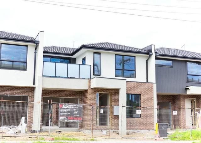 2,3/207 Carinish Road, VIC 3168