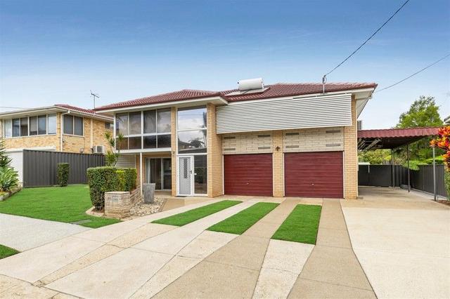 17 Seligan St, QLD 4035