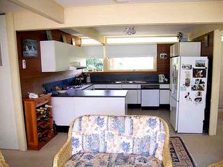 Family to Kitchen (2005-01-05)