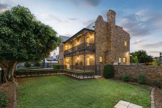18 Flametree Street, QLD 4035
