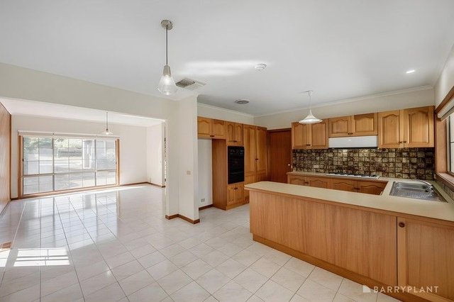 2/83 Willow Bend, VIC 3105