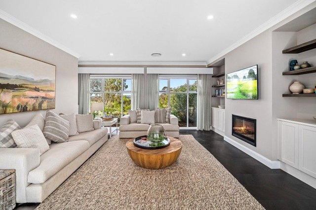 5a Hazelton Drive, NSW 2577