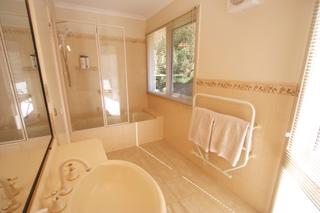 Bathroom (2012-08-30)