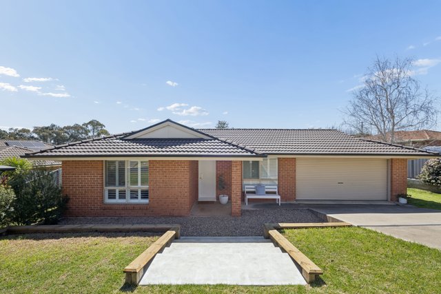 24 Henry Place, NSW 2594
