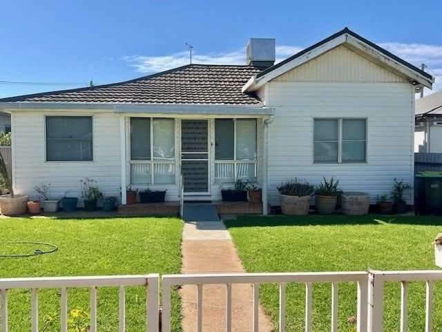 6 Oak Street, NSW 2705