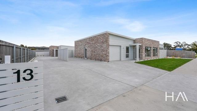 2/13 Sunnybank  Close, TAS 7216