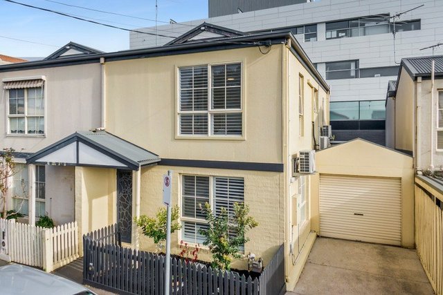 18 Swanston Place, VIC 3220