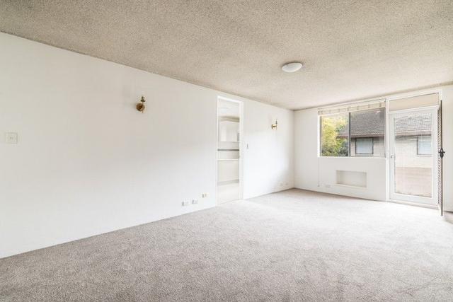 10/10 Fairway  Close, NSW 2093