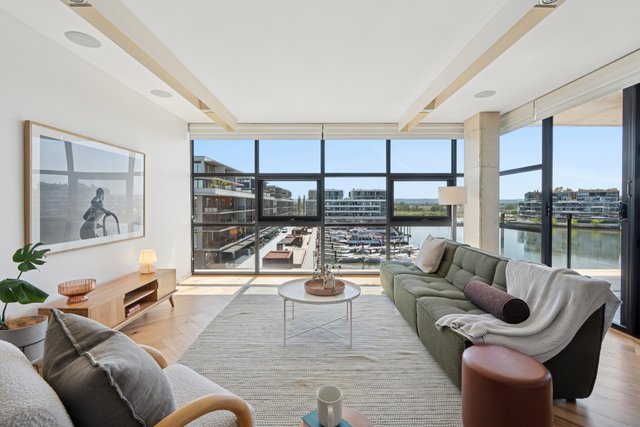 12/27 Eastlake Parade, ACT 2604