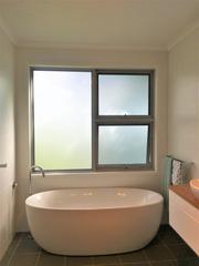 Upstairs bathroom (2017-11-02)