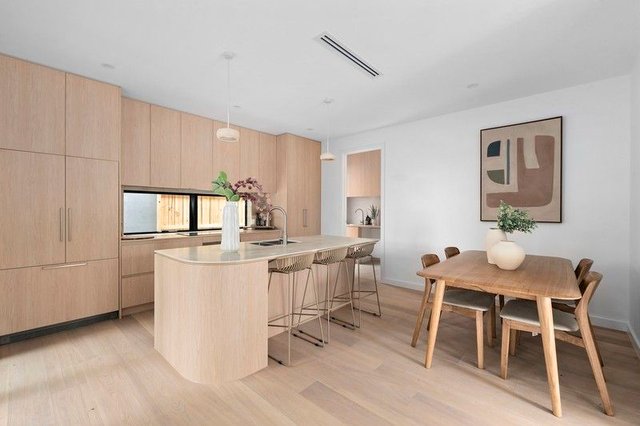 2/8 Arnold  Street, VIC 3057