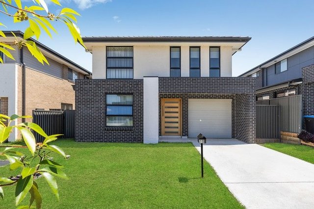 10 Samphire Street, NSW 2570