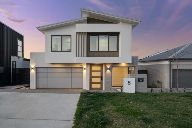 8 Leontine Loop, ACT 2611