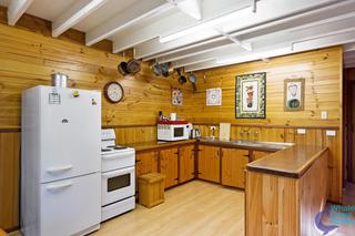 Barn Kitchen (2016-06-15)