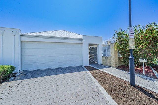 12/4 Montana Crescent, WA 6055