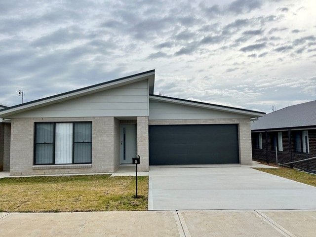 8 Kestral St, NSW 2340