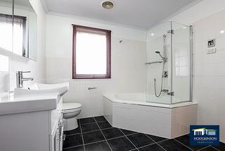 Main bathroom (2015-02-17)
