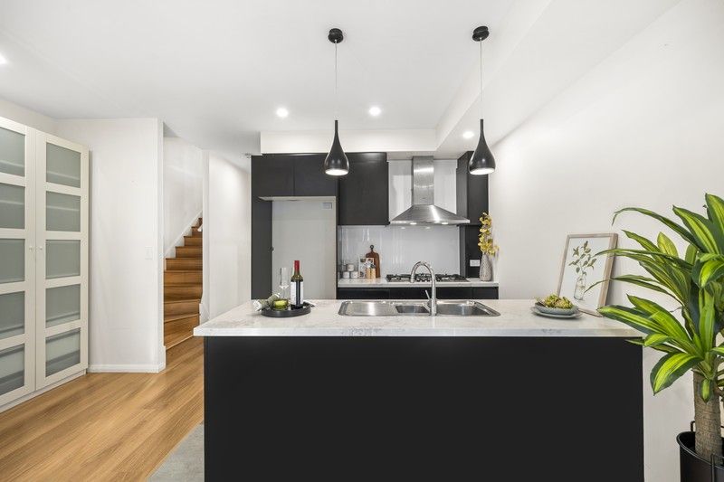 https://images.allhomes.com.au/property/photo/f910fde654dc9e51b336911037a7dc12_hd.jpg