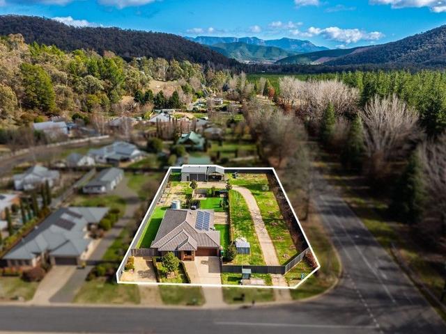 2 Paiano Lane, VIC 3741