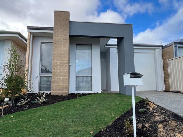 17 Crestone Grv, WA 6112