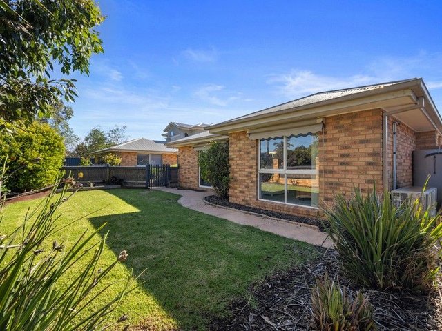 2/11 Fowler Grove, VIC 3925