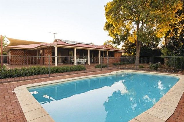 1 Gobba Court, WA 6053