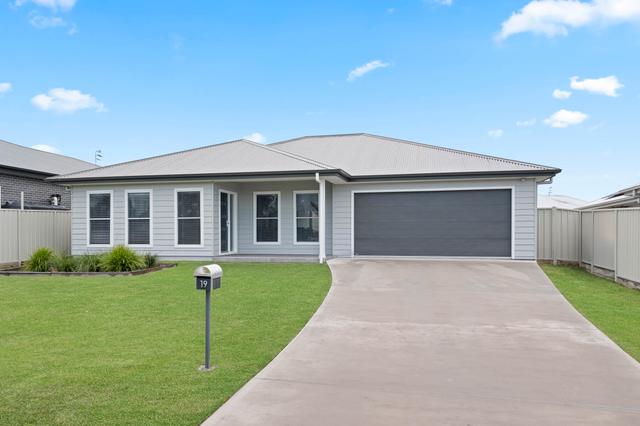 19 Quiberon Way, NSW 2580