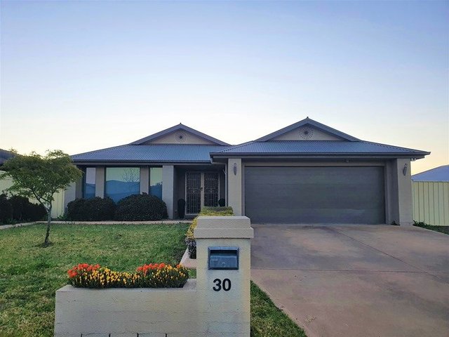 30 White Circle, NSW 2850