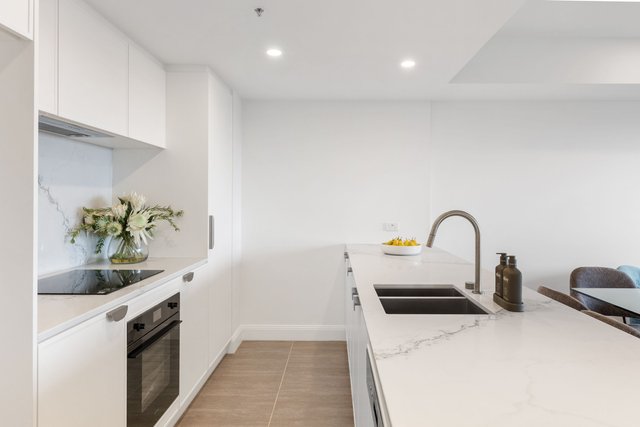 The Grande - Sleek Three Bed By The Lake, ACT 2601