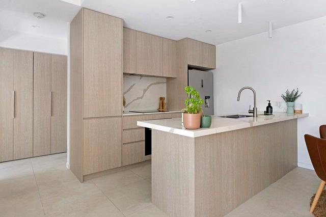302/3 Twenty Third Avenue, QLD 4221