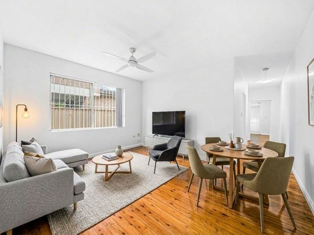 2/76 Ernest Street, NSW 2195