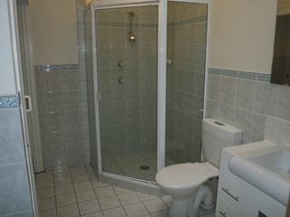 Bathroom (2014-05-02)