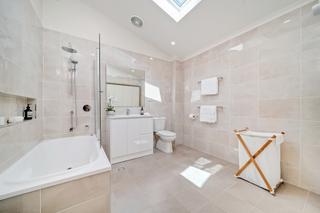 Bathroom (2019-11-07)