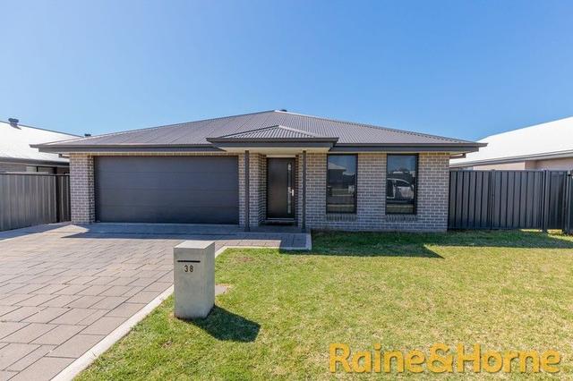 38 Peel Place, NSW 2830