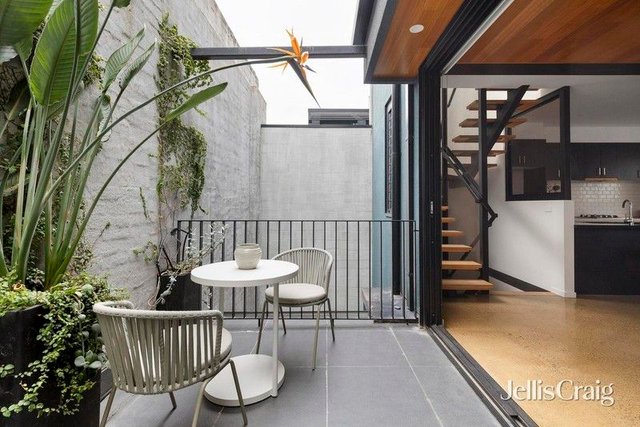 2/10 Linden Street, VIC 3057