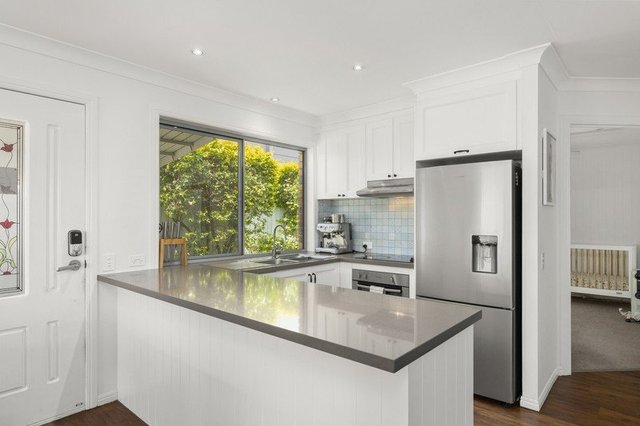 2/123 Nobby Parade, QLD 4220