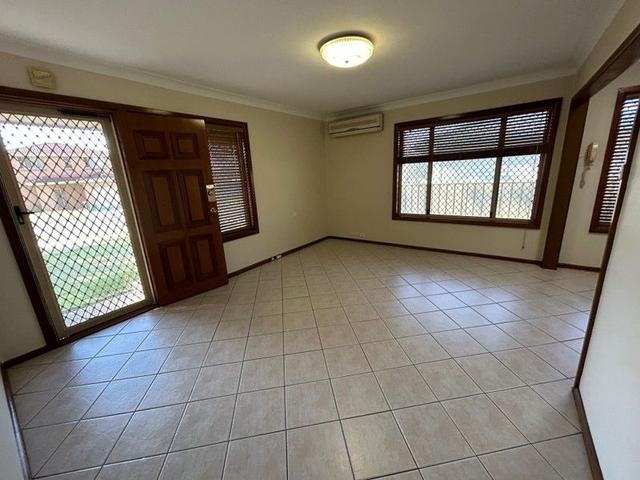 27 Mary Cres, NSW 2170