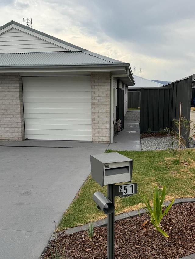 2/51 Crossing Street, NSW 2325
